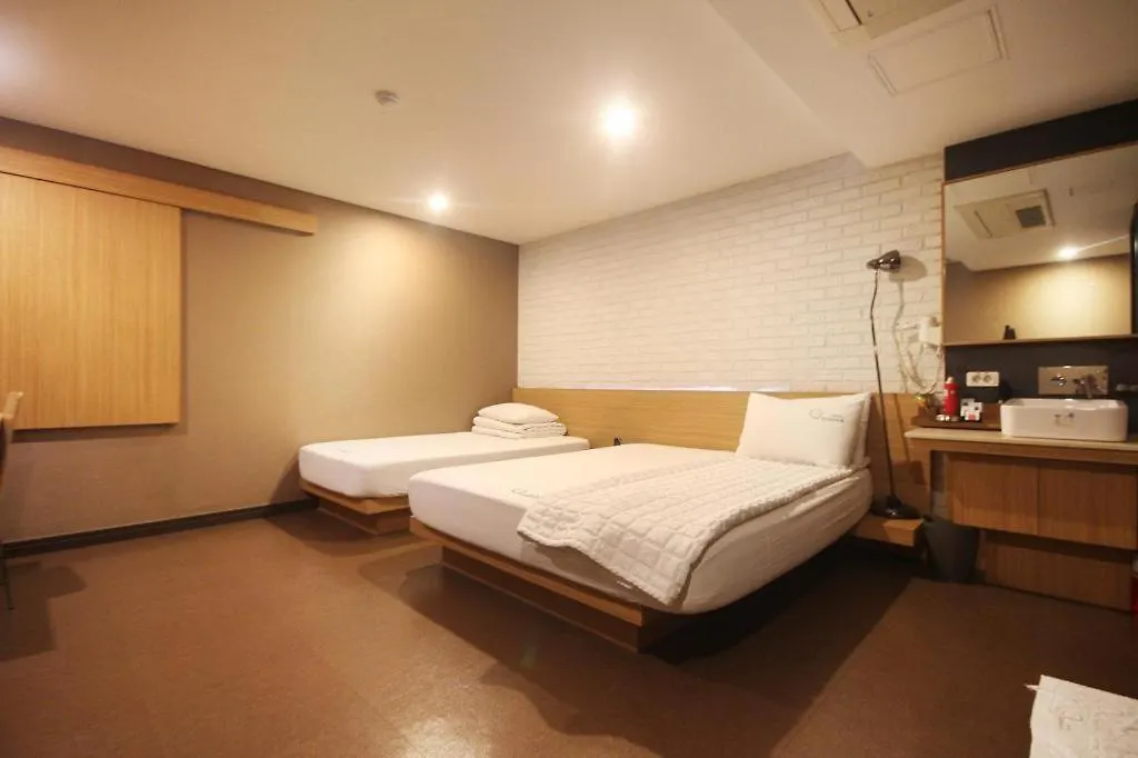Motel Comma Hotel Busan
