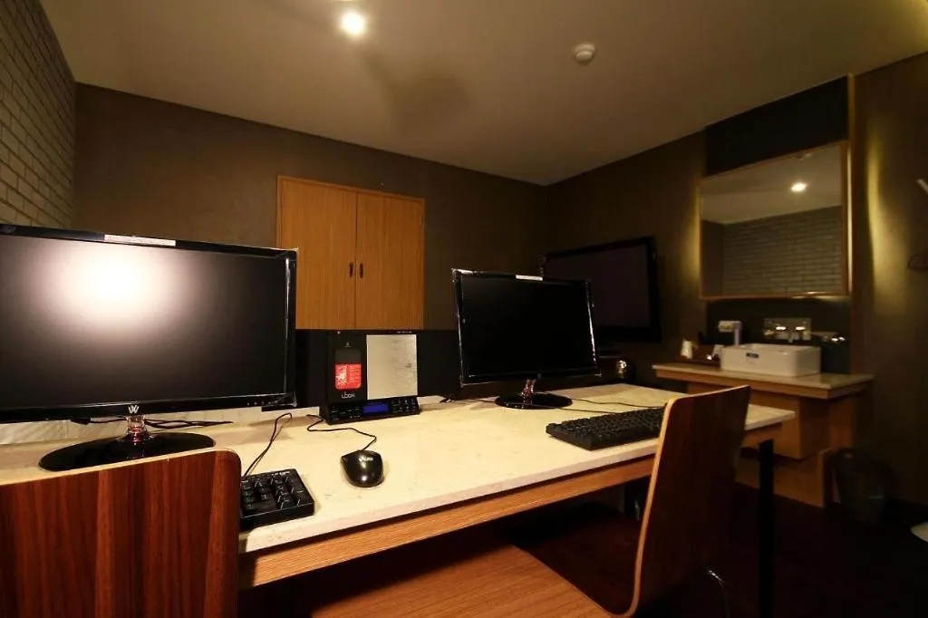 Comma Hotel Busan 2*,