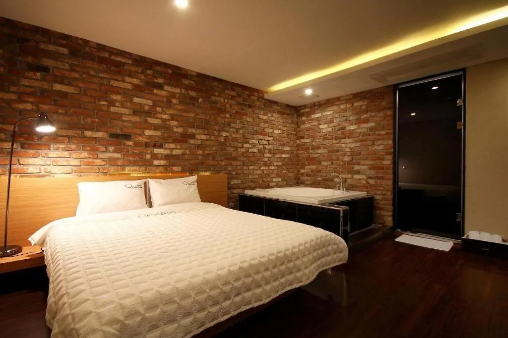 Comma Hotel Busan Motel