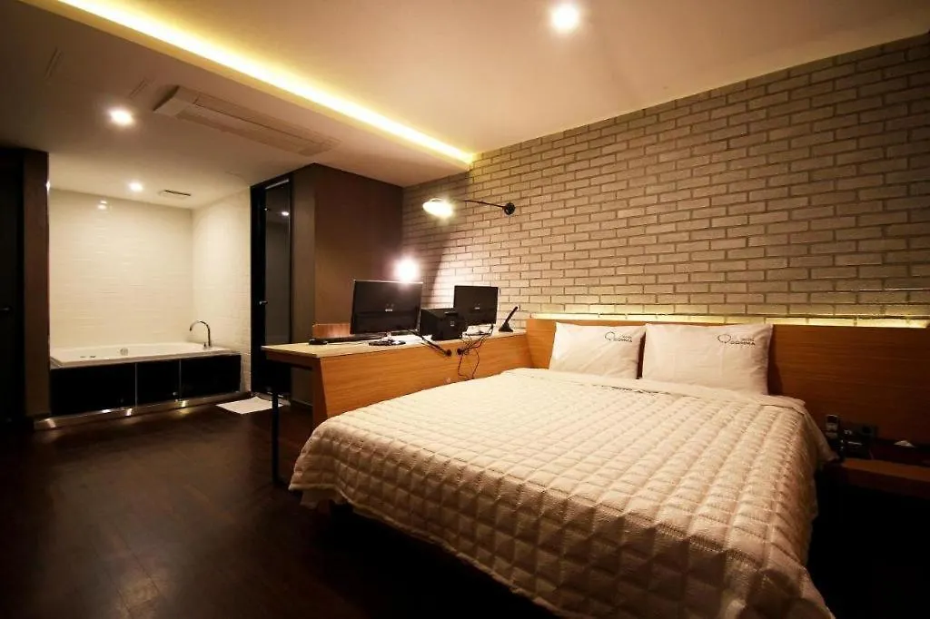 Motel Comma Hotel Busan