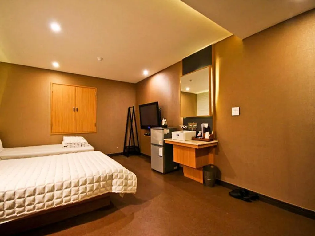 Comma Hotel Busan 2*,  South Korea