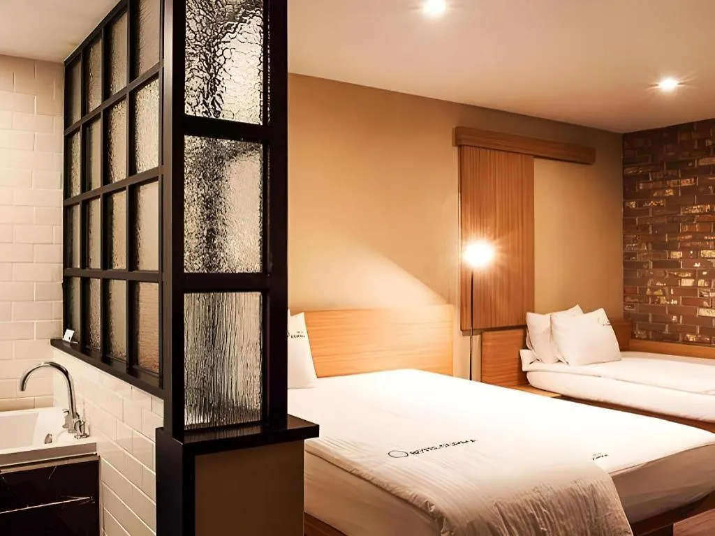 Comma Hotel Busan Motel