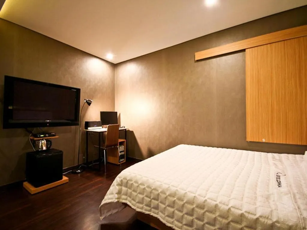 Motel Comma Hotel Busan