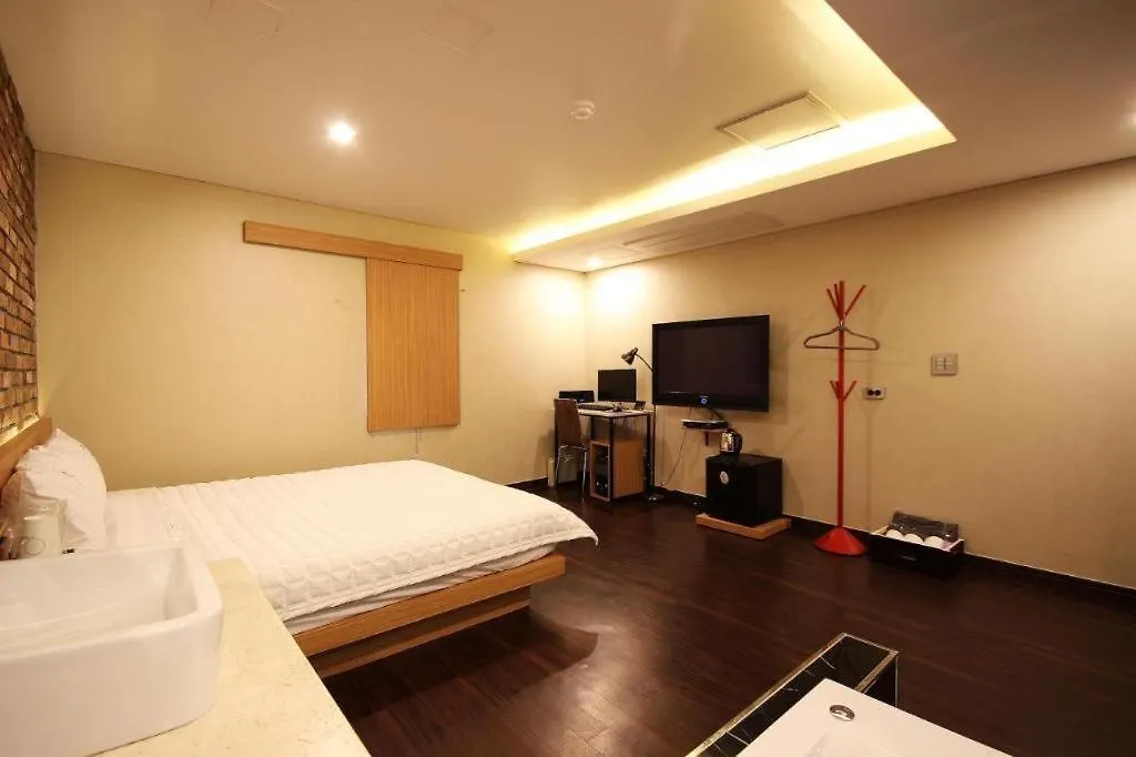 Comma Hotel Busan Motel