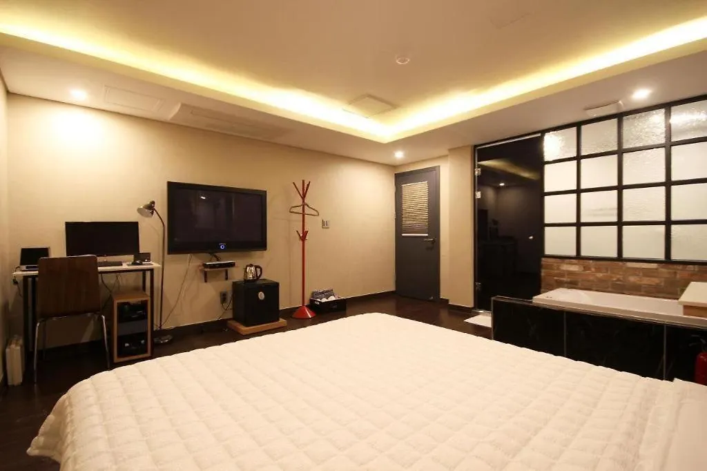 Motel Comma Hotel Busan