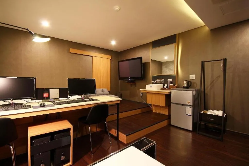 Comma Hotel Busan 2*,