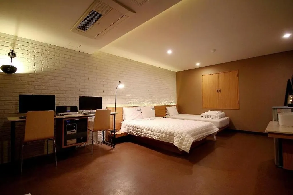 Motel Comma Hotel Busan