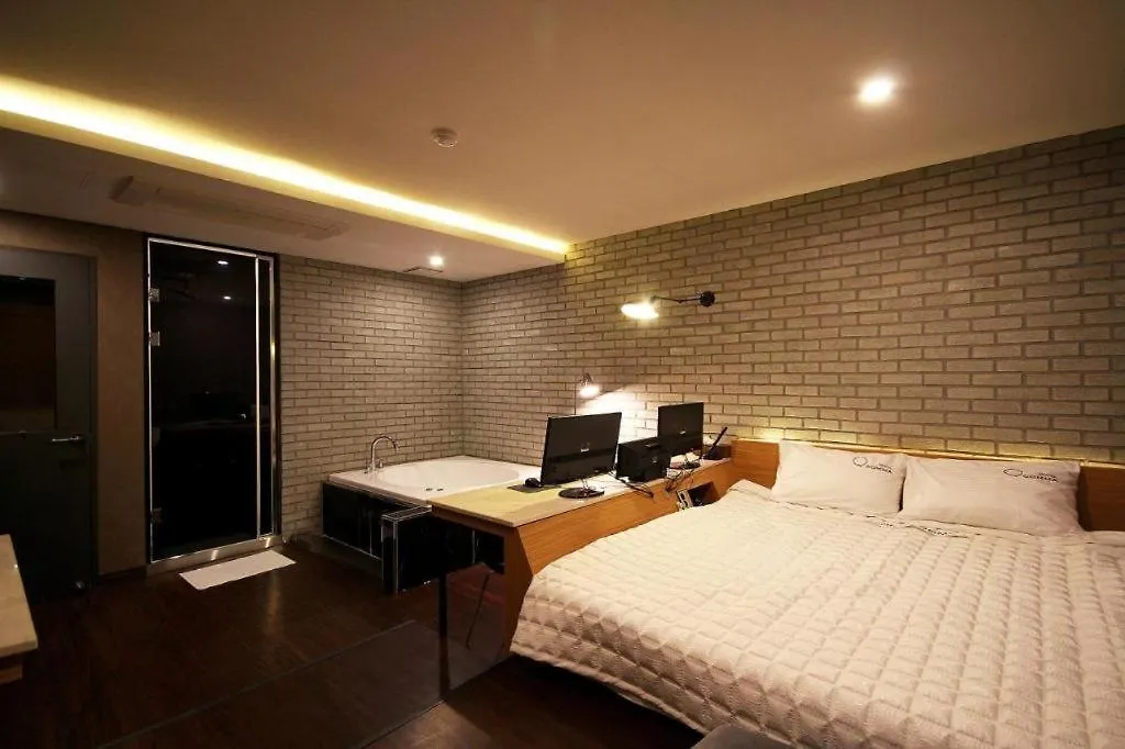 Comma Hotel Busan Motel