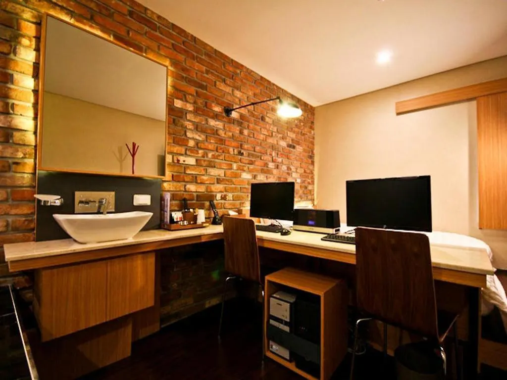 Comma Hotel Busan Motel