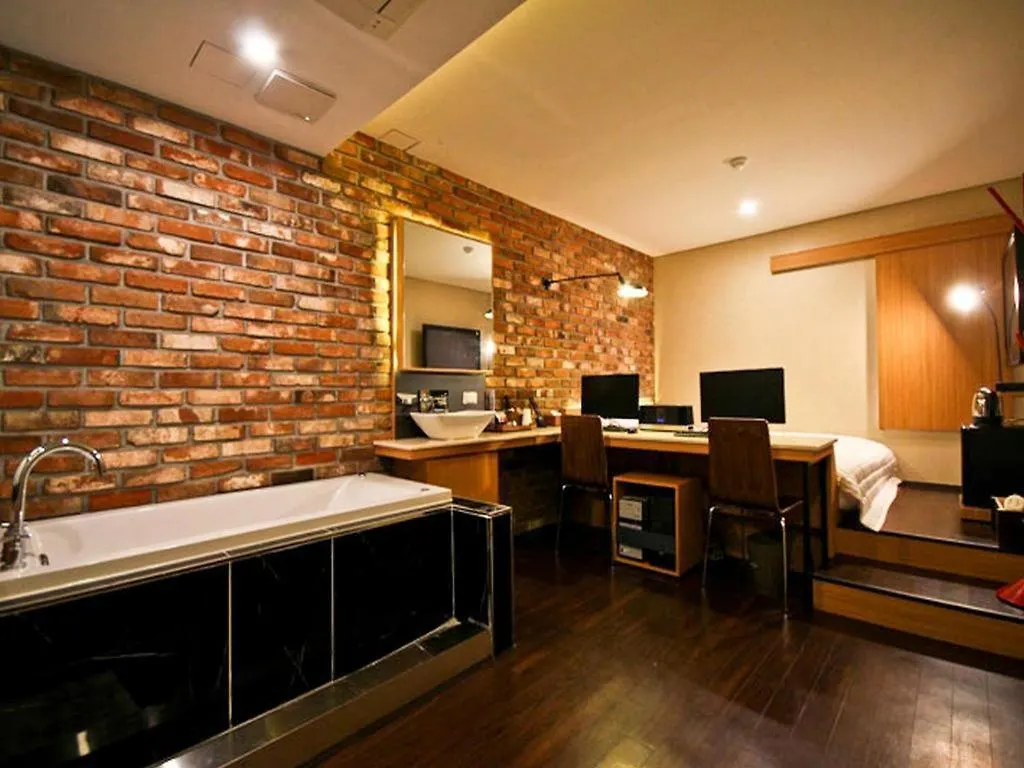 Comma Hotel Busan