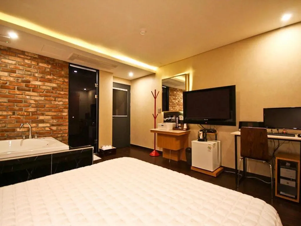 Motel Comma Hotel Busan