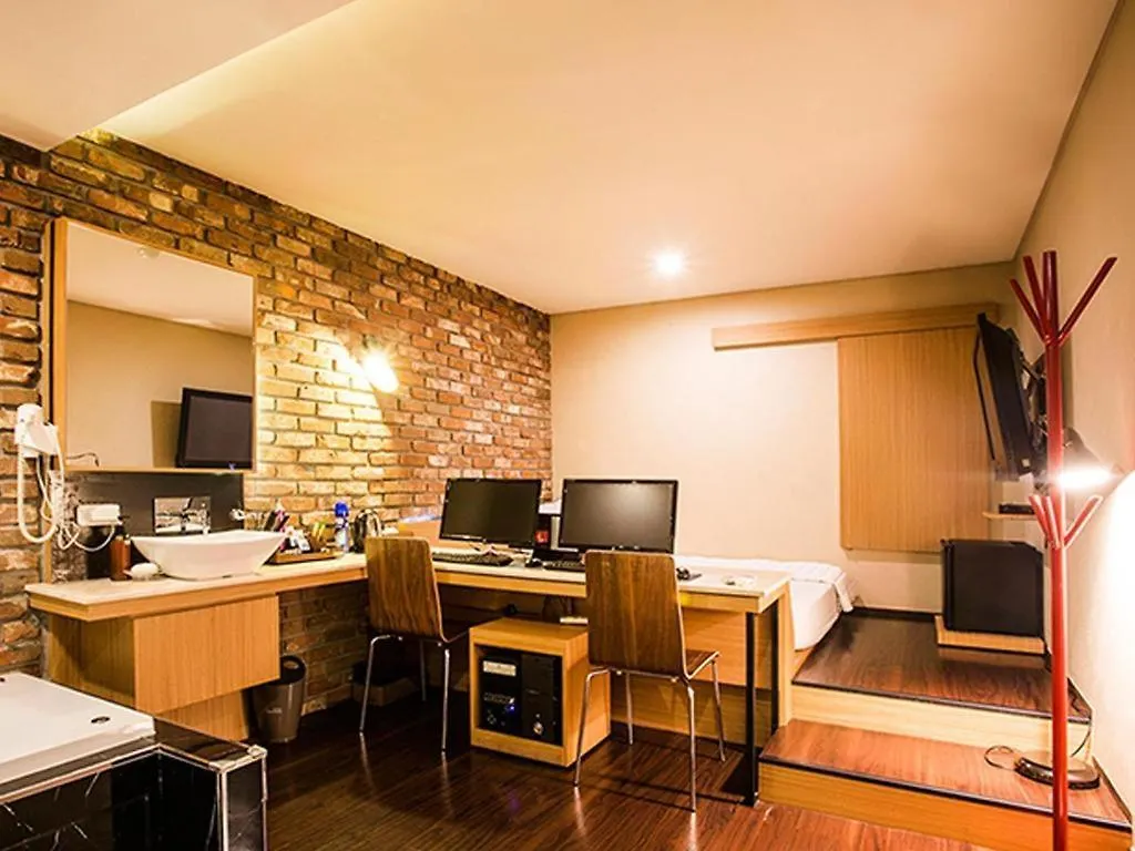 Comma Hotel Busan