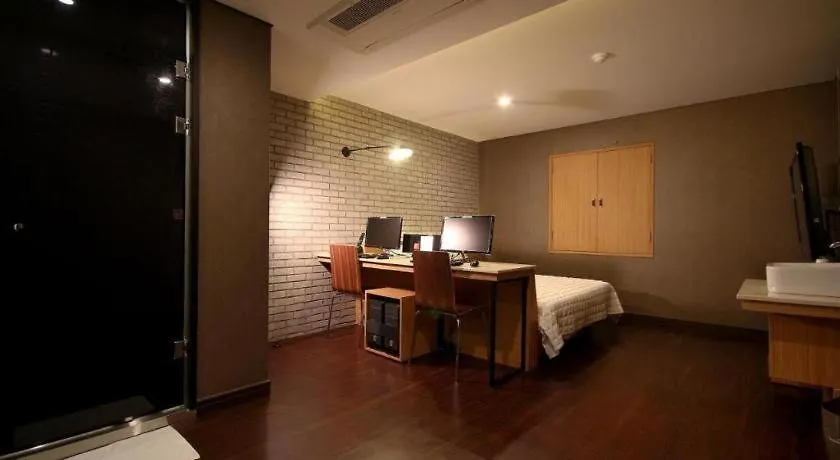 Comma Hotel Busan Motel