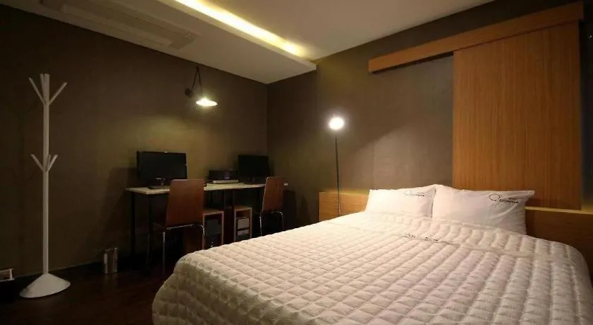 Comma Hotel Busan 2*,