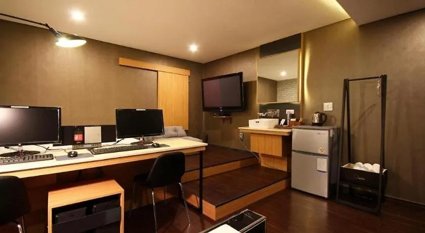 Motel Comma Hotel Busan