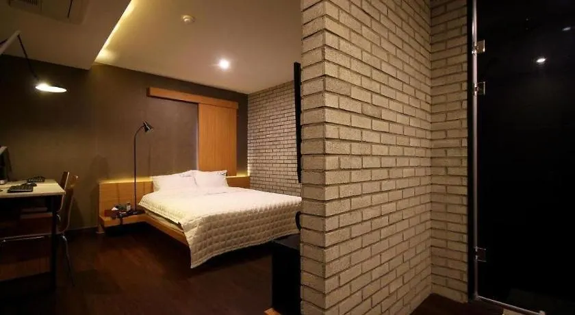 Comma Hotel Busan Motel