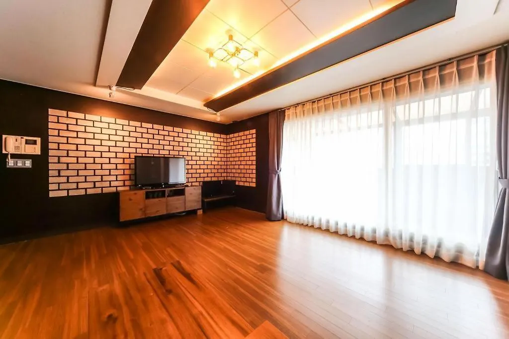 Comma Hotel Busan Motel