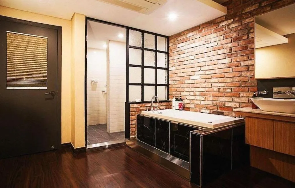 Motel Comma Hotel Busan